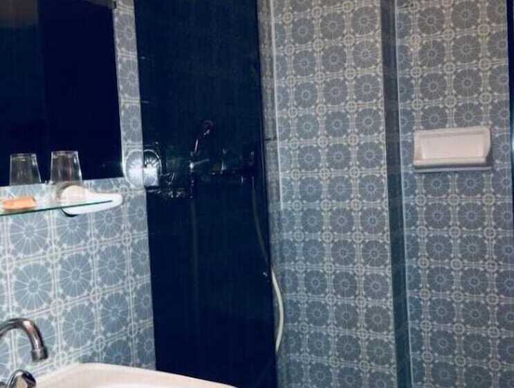 هتل Hôtel Moderne