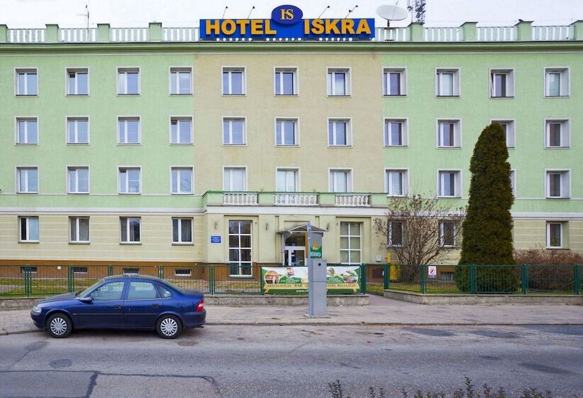 هتل Iskra