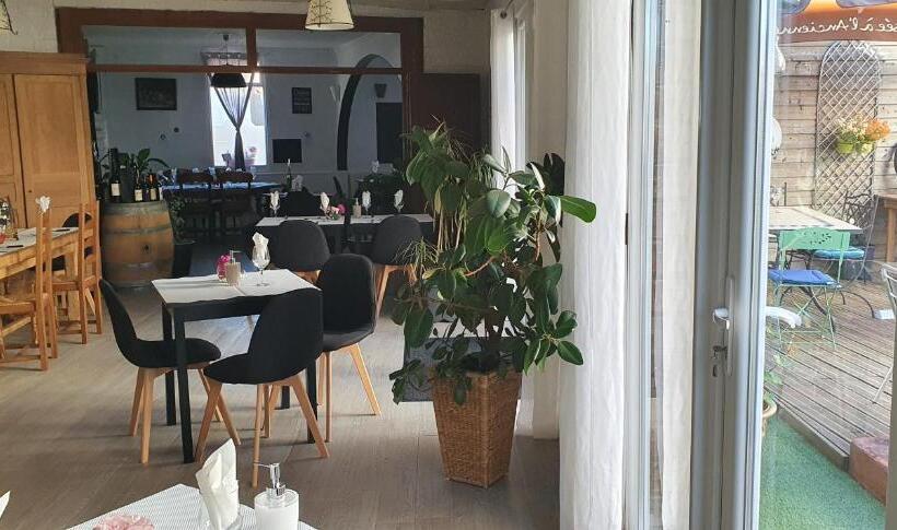 Отель Hôtel Restaurant Du Commerce