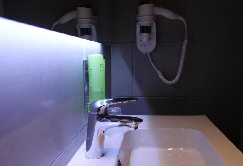هتل L'eau Vive