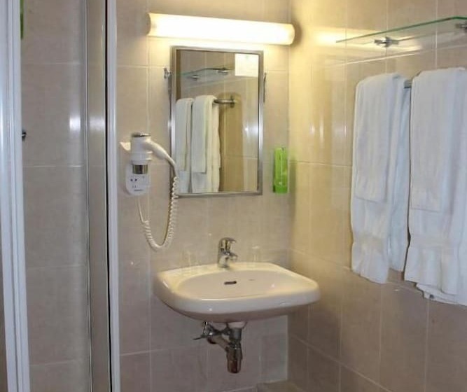 هتل L'eau Vive