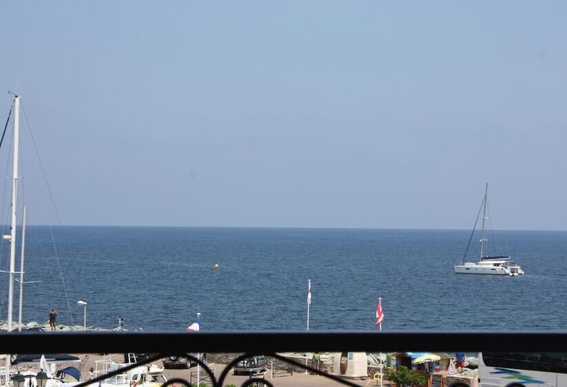 هتل Marina D'oro