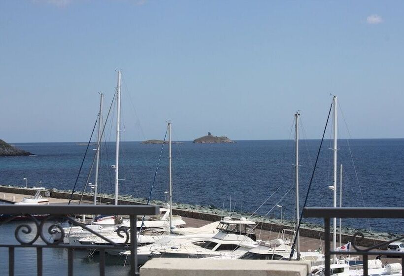 هتل Marina D'oro