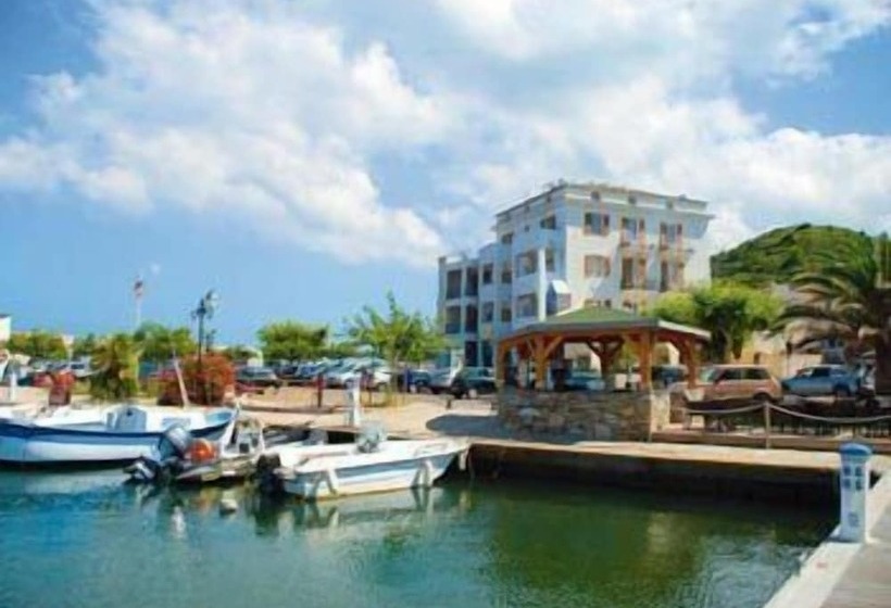 هتل Marina D'oro