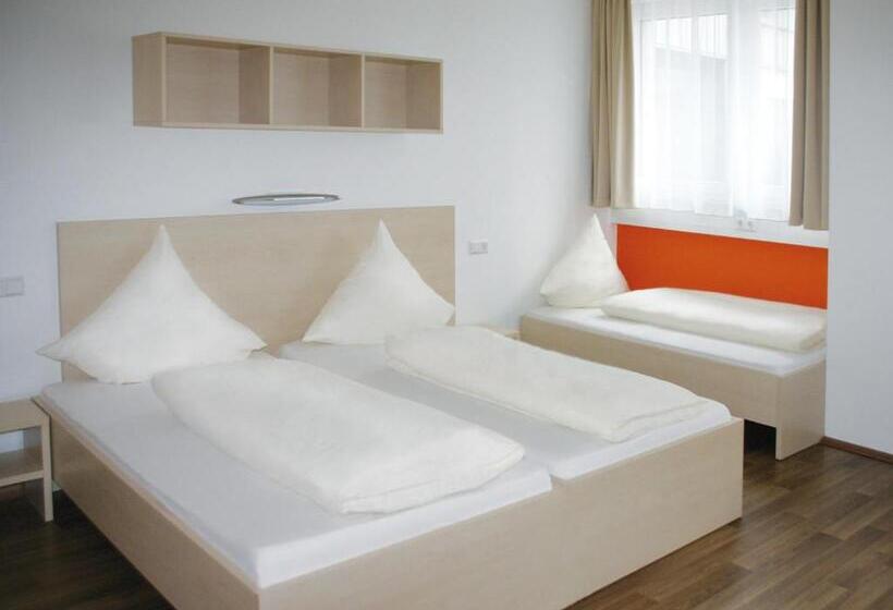 Orange Hotel Und Apartments