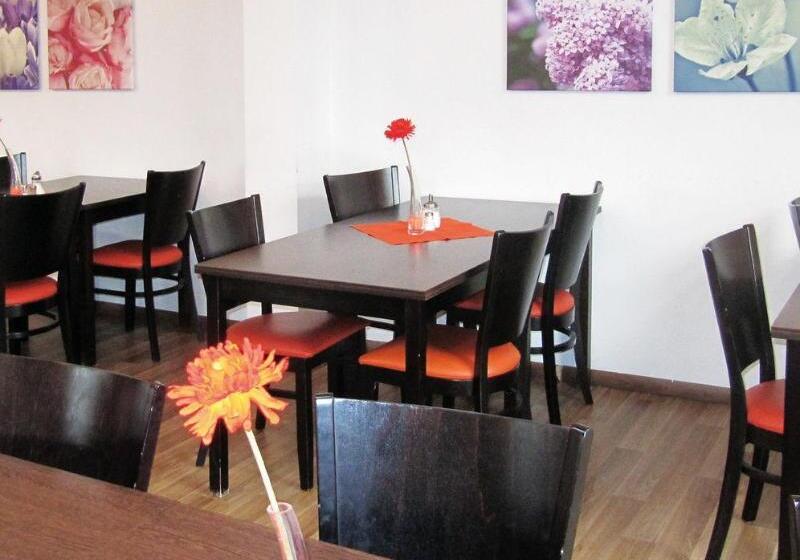 Orange Hotel Und Apartments