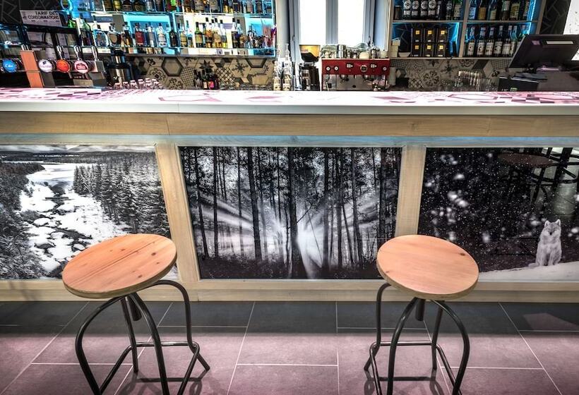 Отель Hôtel Restaurant Les 2 Rives Logis Hôtels