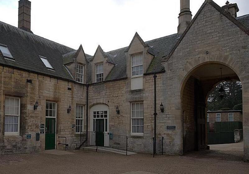 ホテル Stoke Rochford Hall
