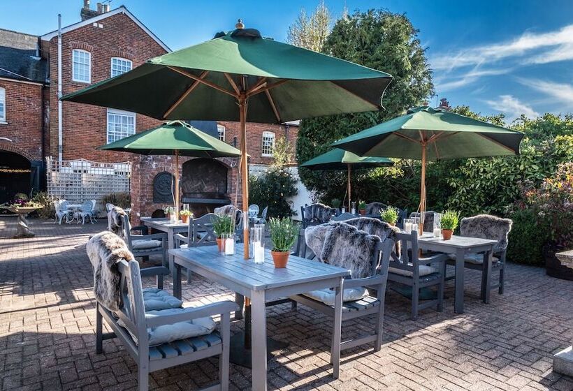 هتل The Black Lion, Long Melford