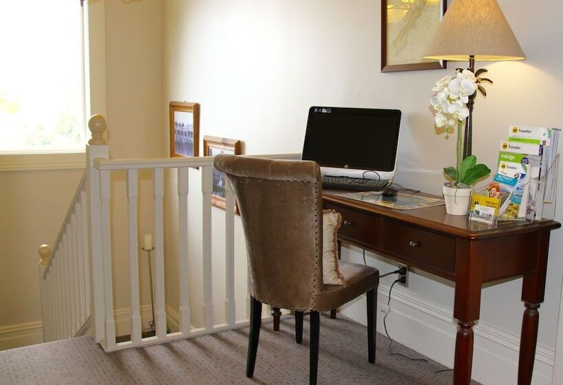 مُتل Merivale Manor