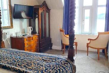 پانسیون Corriemar House