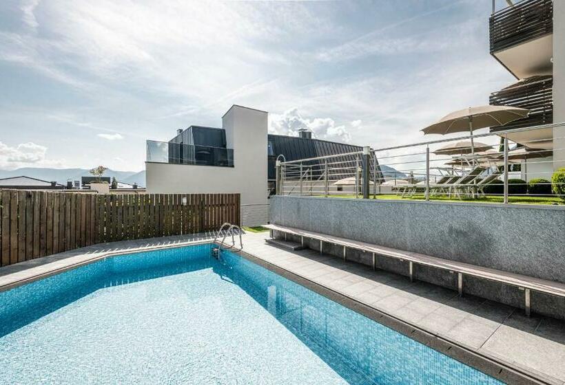 Amelia Apartments