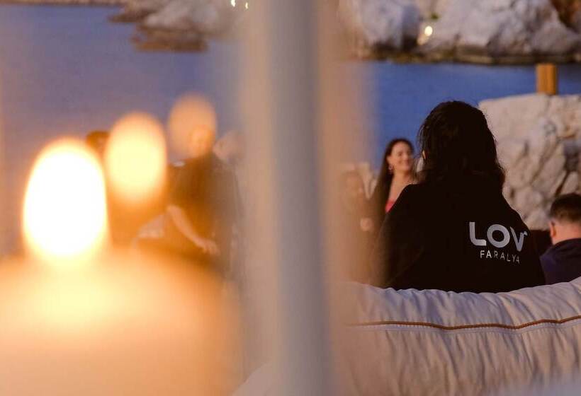 هتل Lov Faralya