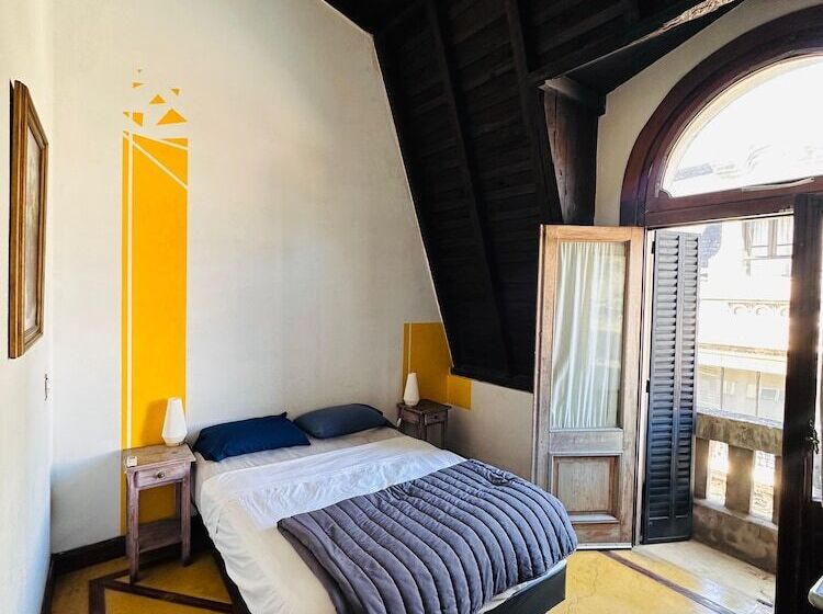 Parla Hostel