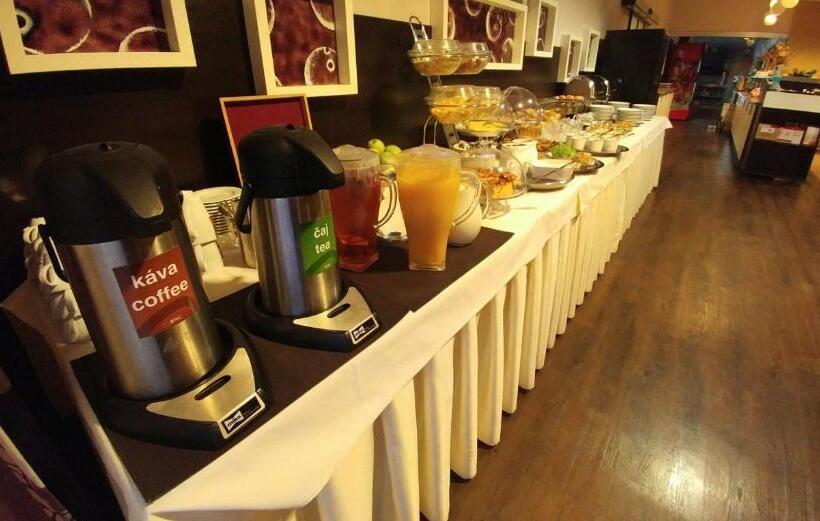 Bnc Hotel   Restaurant   Bowling