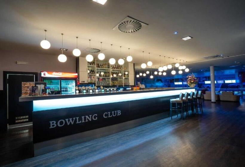 Bnc Hotel   Restaurant   Bowling