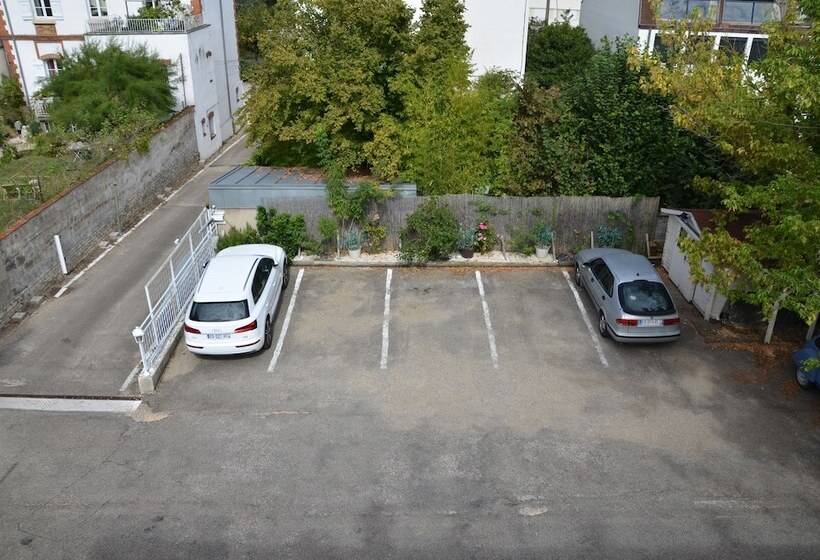 هتل A La Villa Boucicaut