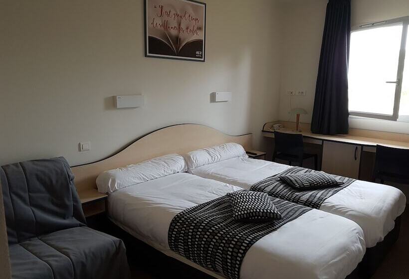 هتل Ace Hôtel Vendée Saint Hermine