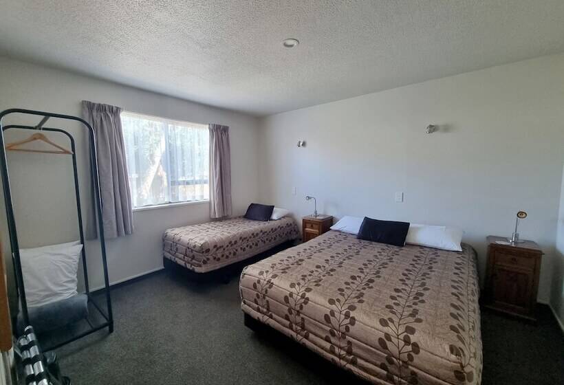 هتل Asure Highpark Motor Inn