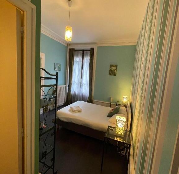 هتل Authentic By Balladins, Hôtel Le Carré D Aix