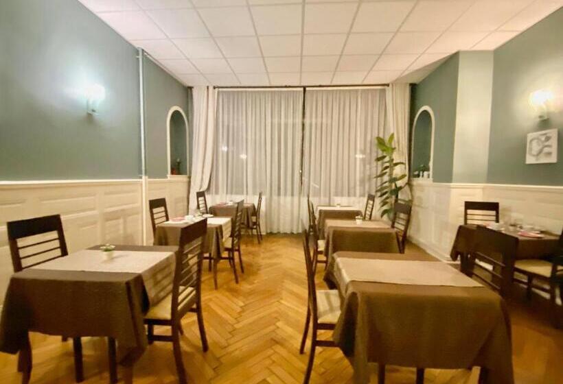 هتل Authentic By Balladins, Hôtel Le Carré D Aix