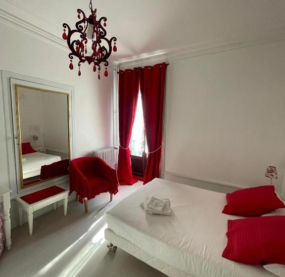 هتل Authentic By Balladins, Hôtel Le Carré D Aix