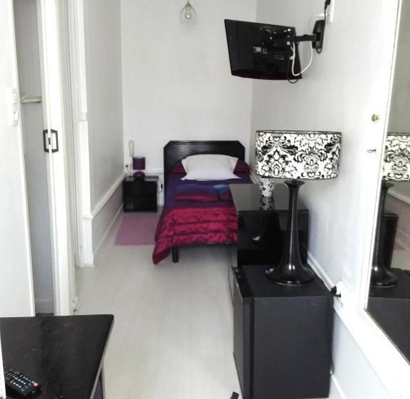 هتل Authentic By Balladins, Hôtel Le Carré D Aix