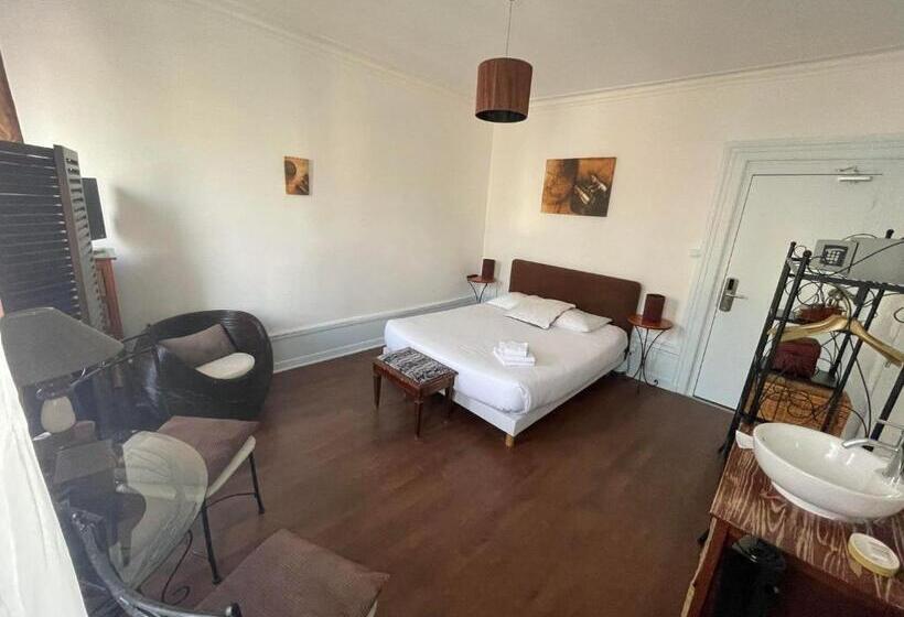 هتل Authentic By Balladins, Hôtel Le Carré D Aix