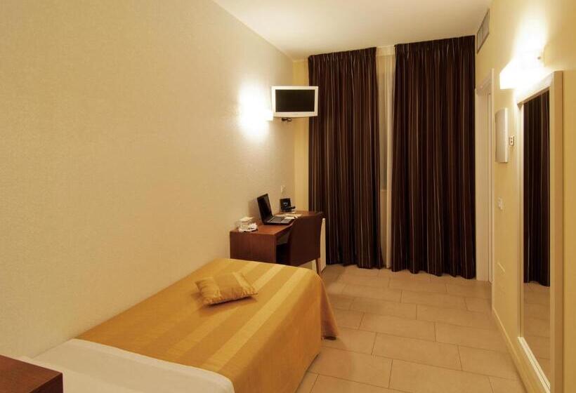 فندق Cluentum