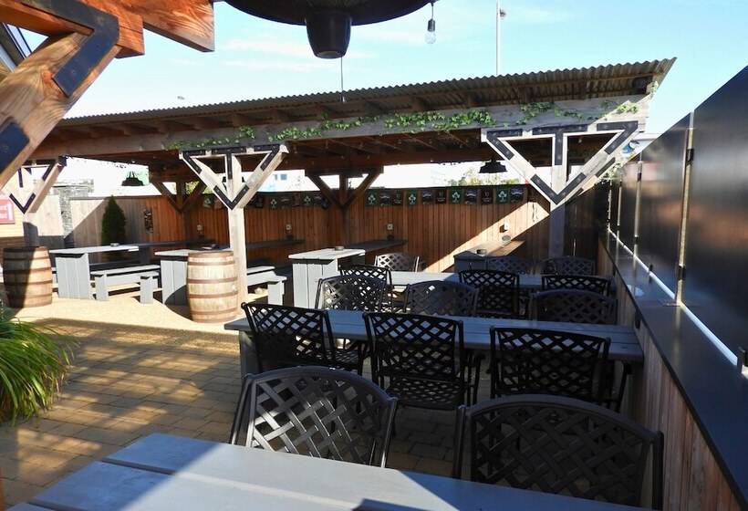 בית מלון כפרי Curran Court