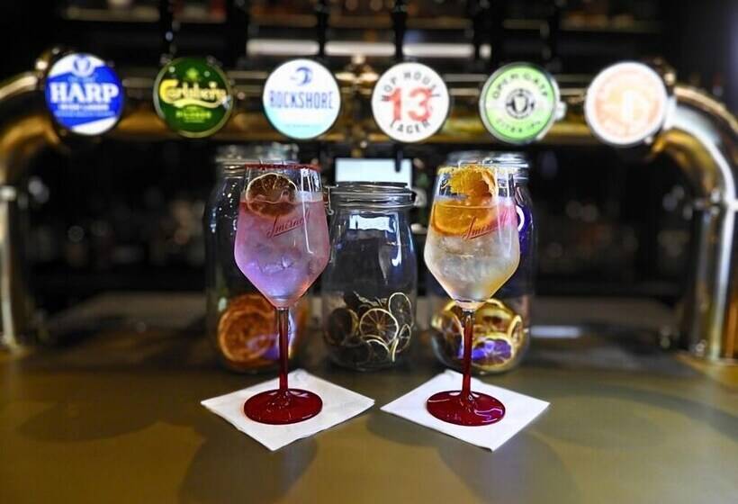 בית מלון כפרי Curran Court