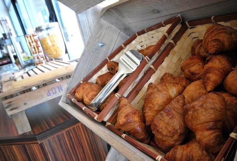 هتل De Loire Et Restaurant Les Bateliers