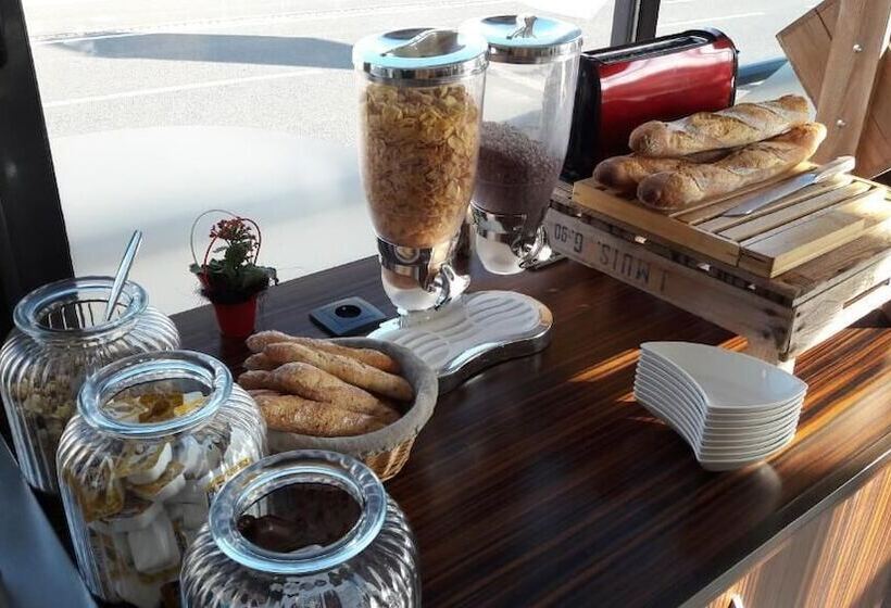 هتل De Loire Et Restaurant Les Bateliers