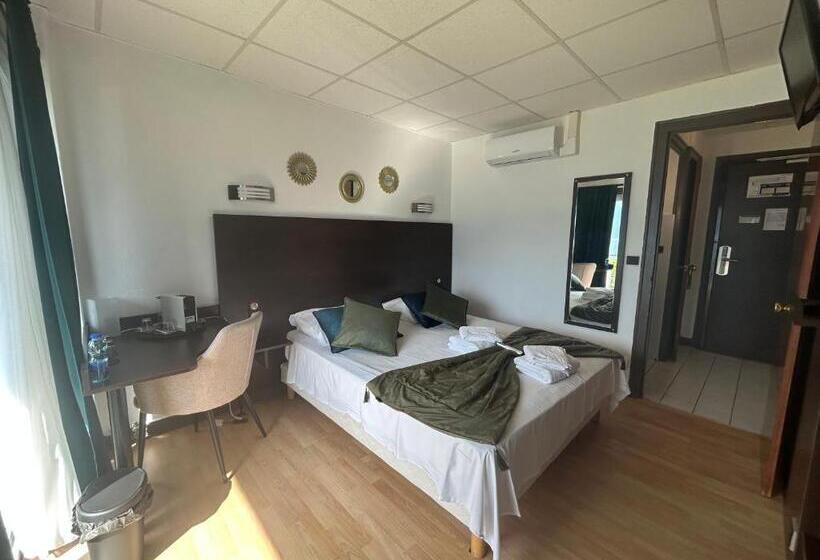 هتل Hôtel Du Poète