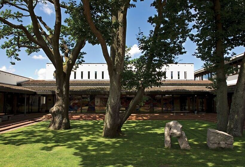 هتل Konventum Conference Center