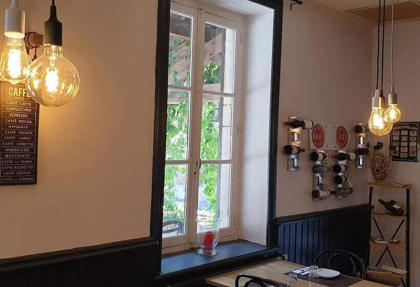 Отель Le Relais Des Dix Crus Logis Hôtel B&b