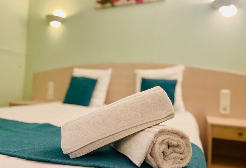 ホテル Les Demoiselles