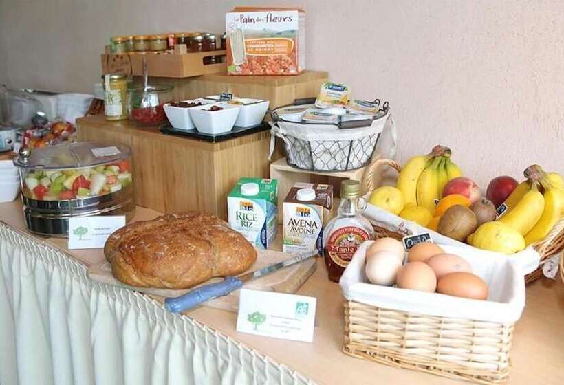 Отель Logis Hôtel & Spa Déjeunez Sous L Arbre
