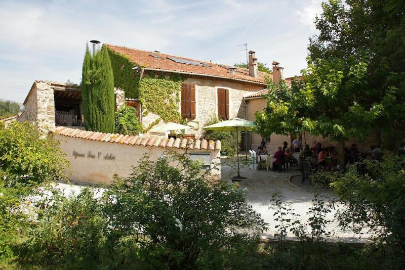 Отель Logis Hôtel & Spa Déjeunez Sous L Arbre