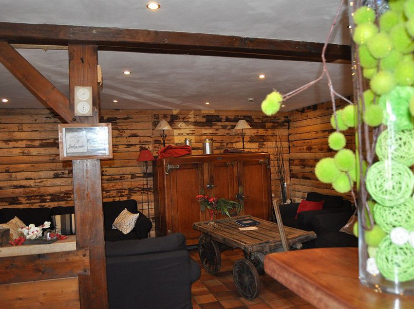 هتل Logis Joly Site