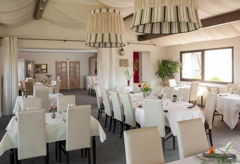 ホテル Logis Le Saint Cyr