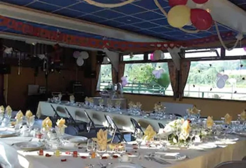 ホテル Logis   Hôtel & Restaurant Moulin Des Forges