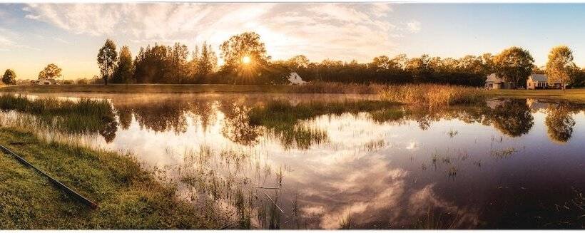 Отель Madigan Wine Country Cottages