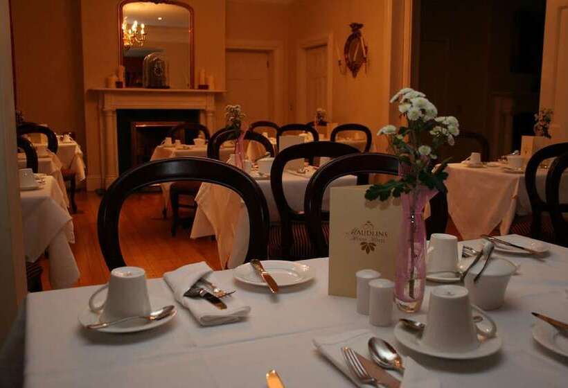 فندق Maudlins House