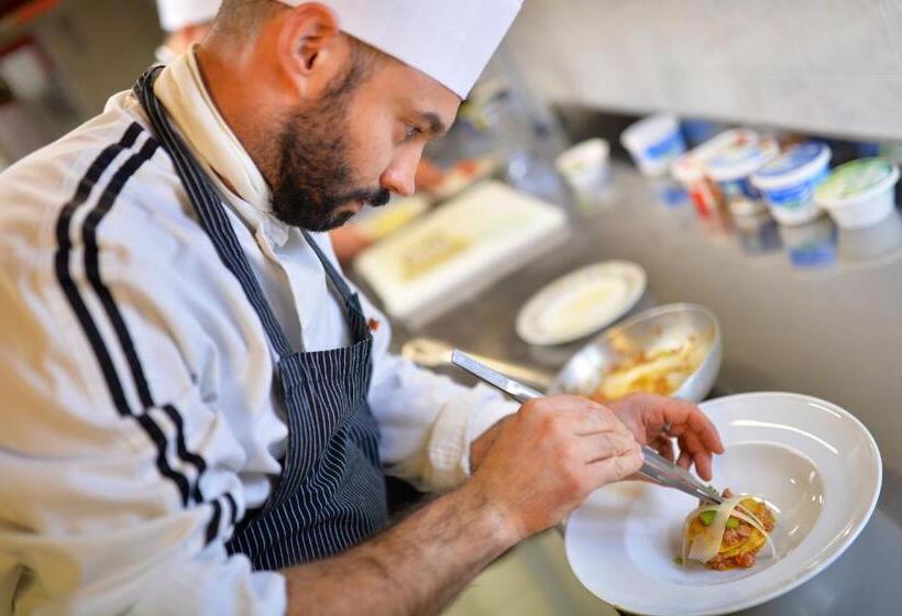 هتل Villa Miravalle