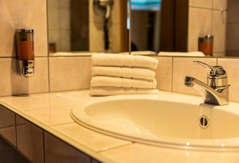 پانسیون Wolf Hotel Zur Linde