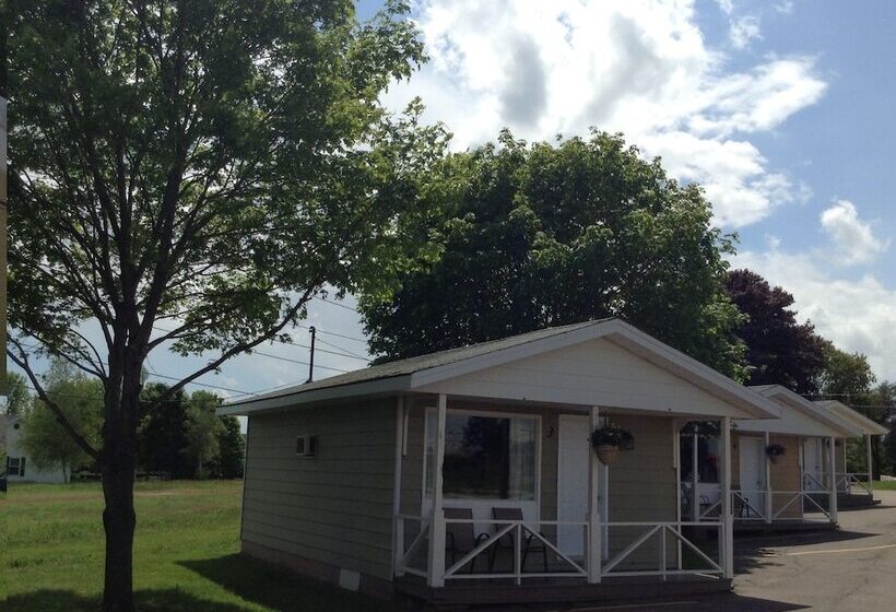 Royalty Maples Cottages And Motel