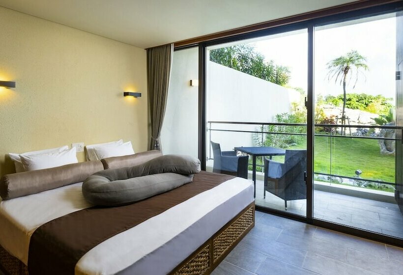 هتل Away Okinawa Kouri Island Resort
