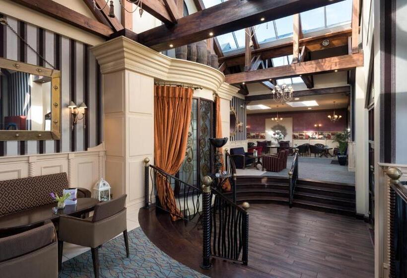 Four Seasons Hotel & Leisure Club