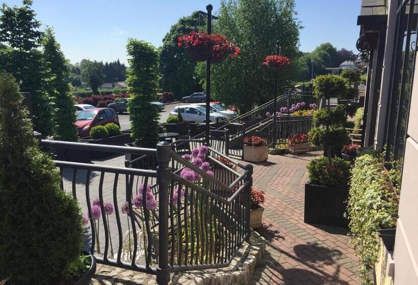 Four Seasons Hotel & Leisure Club